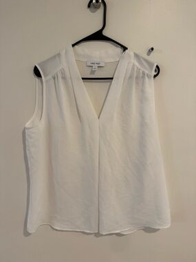 Nine West White Sleeveless V-Neck Camisole Top